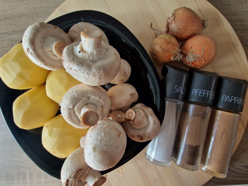 Ингредиенты для вареников с картошкой и грибами