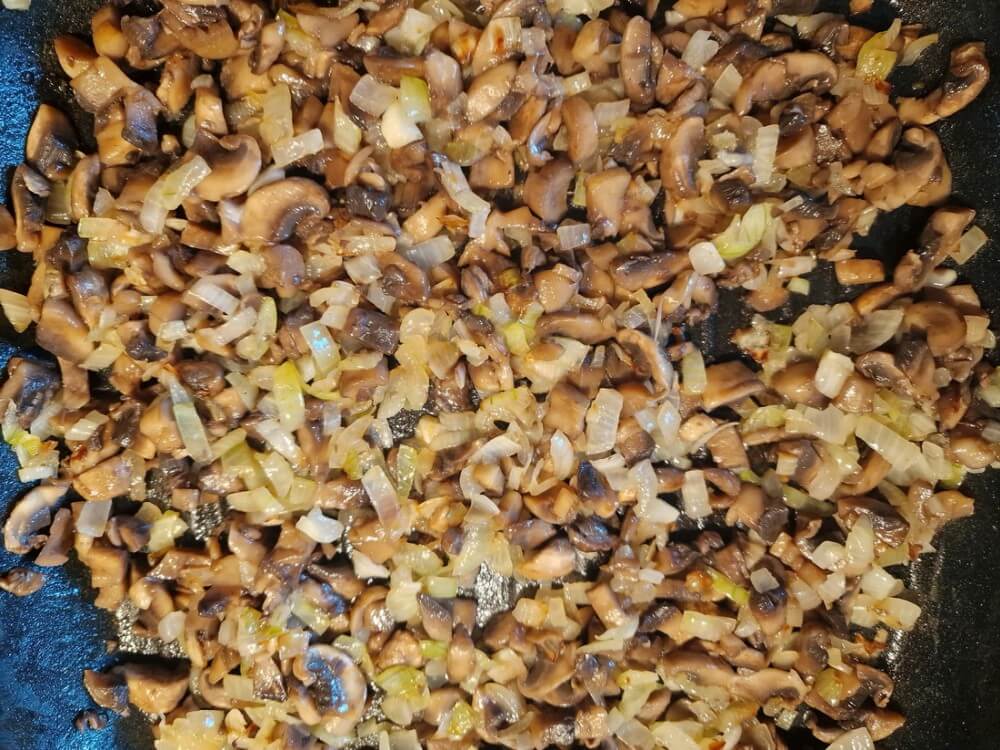 Ингредиенты для вареников с грибами и картофелем